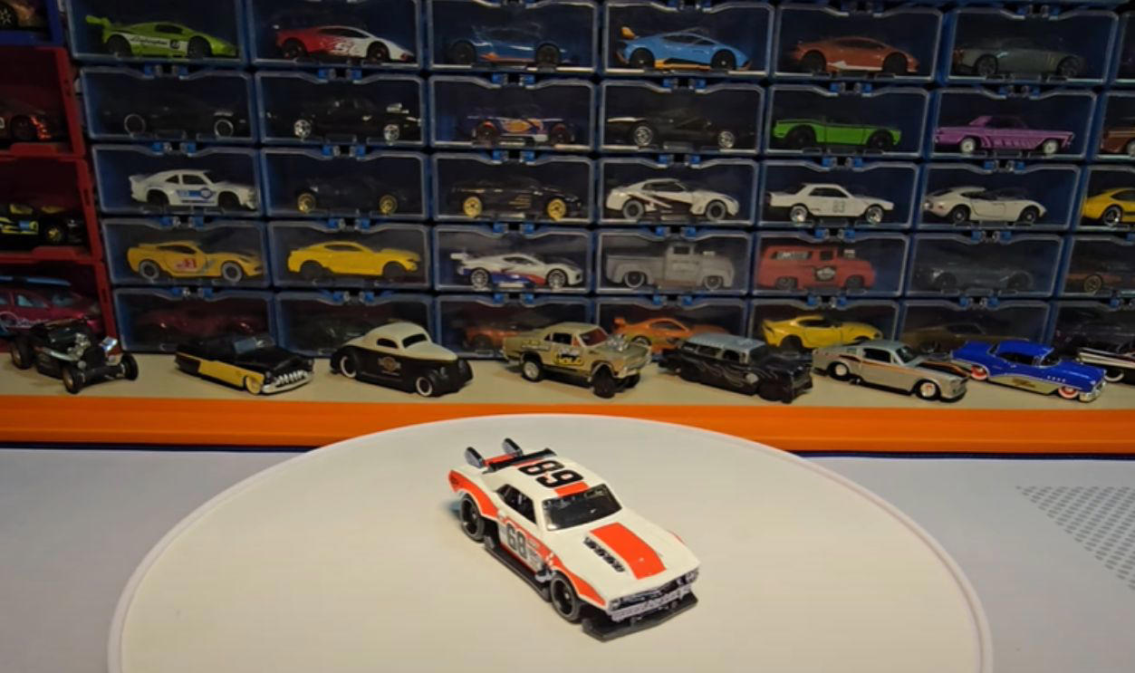 Money On Tiny Wheels, 1968 Brown Custom Camaro, 1968 White Custom Camaro, 1968 Pink Beatnik Bandit, 1969 Red Baron With White Interior, 1971 Red Olds 442 With Black Interior, 1972 Green Open Fire, 1972 Pink Superfine Turbine, 1974 Blue Rodger Dodger, 1974 Magenta Rodger Dodger With White Interior, 1977 White Z-Whiz, 1968 Python With “Cheetah” Base, 1968 Custom Volkswagen Without Sunroof, 1968 Rear-Loading Volkswagen Beach Bomb, 1970 Ed Shaver Custom AMX, 1969 Purple Olds 442, 1971 Purple Olds 442, 1970 Mad Maverick With “Mad” Base, 1971 Snake And Mongoose Dragsters, 1969 Purple Bye Focal, 1970 Purple Olds 442 With White Interior, 1968 Custom Barracuda In Apple Green