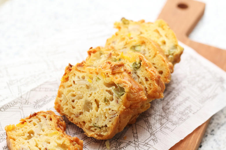 ・コストコのオーガニックパンケーキミックスの特徴, ・コストコのオーガニックパンケーキミックスの味わいは？, ・コストコのオーガニックパンケーキミックスのカロリーは？, ・コストコのオーガニックパンケーキミックスはどの売り場にある？, ・1．ボトルに牛乳を注ぐ, ・2．ボトルをよく振る, ・3．フライパンに生地を広げる, ・4．中火で両面焼く, ・アレンジは無限大♡スコーン, ・意外と違和感ない！お好み焼き, ・お食事ケーキ♡ケークサレ    , ・アレンジもできて味に飽きない, ・片付けがとても楽！, ・子どもも簡単に作ることができた, ・食事としてパンケーキを楽しめる, ・木村屋総本店 パンケーキ, ・金谷ホテルベーカリー監修, ・ミニパンケーキ
