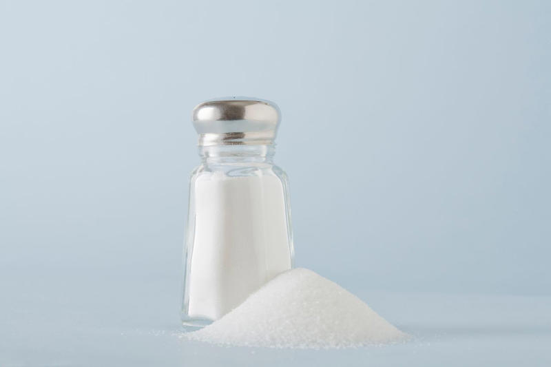 腎臓に負担をかけるリンの過剰摂取を避ける, 赤身肉に乳製品……中高年は注意したい食品の代表例, 塩分・糖質の摂り方を見直そう, スポーツドリンクで水分補給をオススメしない理由