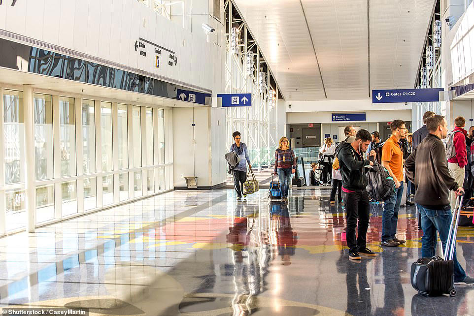 Travel chaos as ground stops hit both Dallas airports