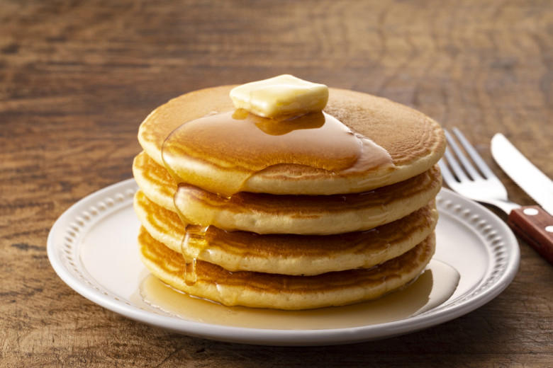 ・コストコのオーガニックパンケーキミックスの特徴, ・コストコのオーガニックパンケーキミックスの味わいは？, ・コストコのオーガニックパンケーキミックスのカロリーは？, ・コストコのオーガニックパンケーキミックスはどの売り場にある？, ・1．ボトルに牛乳を注ぐ, ・2．ボトルをよく振る, ・3．フライパンに生地を広げる, ・4．中火で両面焼く, ・アレンジは無限大♡スコーン, ・意外と違和感ない！お好み焼き, ・お食事ケーキ♡ケークサレ    , ・アレンジもできて味に飽きない, ・片付けがとても楽！, ・子どもも簡単に作ることができた, ・食事としてパンケーキを楽しめる, ・木村屋総本店 パンケーキ, ・金谷ホテルベーカリー監修, ・ミニパンケーキ