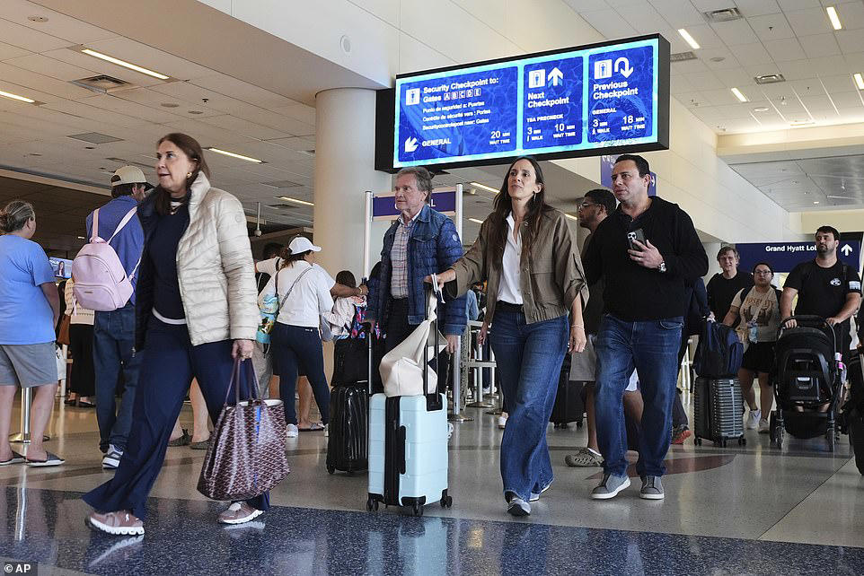 Travel chaos as ground stops hit both Dallas airports