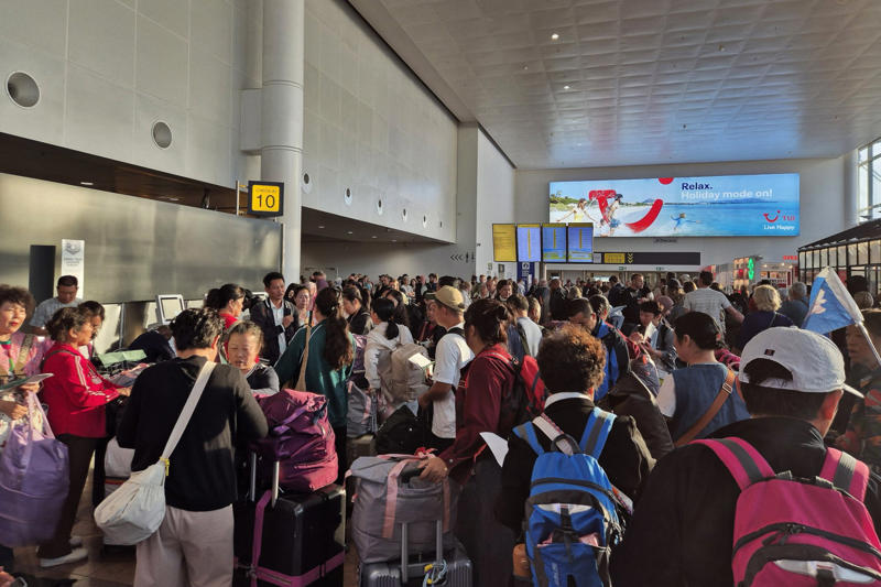 Cyber attack hits Heathrow, Berlin and Brussels airports,      What is a cyber attack?   , Passengers evacuated at Dublin Airport, Catastrophic failure delays thousands of US flights,      What are my rights if my flight is cancelled?   