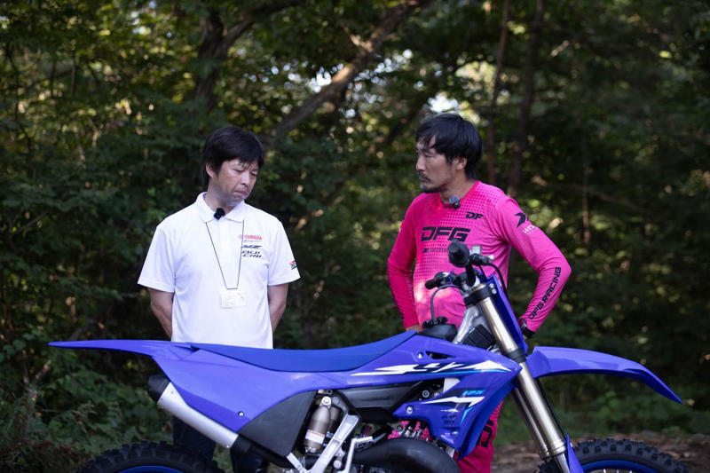 2ストローク125とは, 熱田孝高インプレッション ― ４ストにも効くコントロール技術を得るための教材的マシン, 開発陣インタビュー ― 小変更の裏に隠された膨大な工数。標準セッティングの素性の良さを目指す, 立ち上がりの遅れを消し、パワーバンドでも山を作らない, ノービス稲垣も明確に感じる扱いやすさと難しさ, 歴史と使命を背負う“ヤマハの宝”