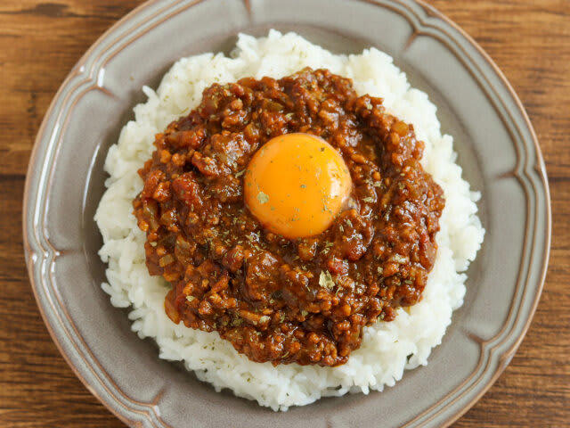 リュウジさんの「無水キーマカレー」, カレールウをのせる, 全体を混ぜ合わせる, チーズキーマカレーにアレンジ