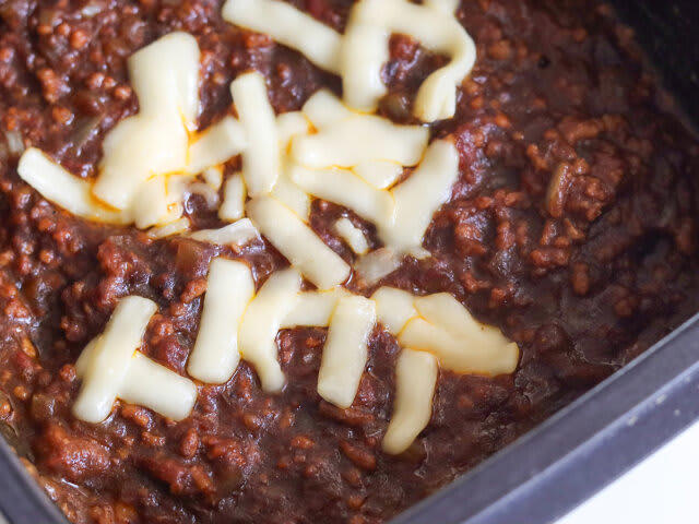 リュウジさんの「無水キーマカレー」, カレールウをのせる, 全体を混ぜ合わせる, チーズキーマカレーにアレンジ