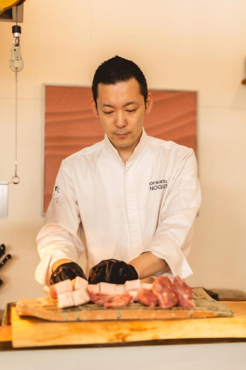 万博で目にした、まさかの光景, 最初に立ちはだかったのは「調達の壁」, 「国内店の99％が冷凍食材」の衝撃, 『ONE PIECE』方式で「最強チーム」を結成, 「なんとなく」から生まれた絆, 「ストーリー性」も演出していた, 1日7回転、90万円を売り上げる成功, 人間ってどこで感動するかわからない