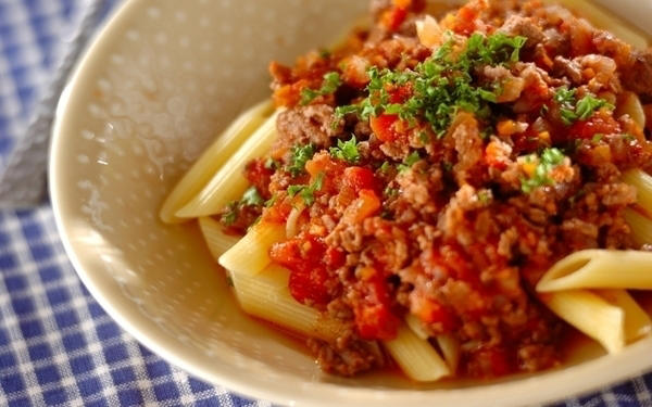 【ミートソースの隠し味に】基本のミートソースのパスタ, 【チャーハンの味付けに】エビチャーハン, 【炒め物の調味料として】野菜炒め, 【肉や魚ソテーのソースとして】チキンのソテー, 【タコサラダの味付けに】タコとトマトのサラダ