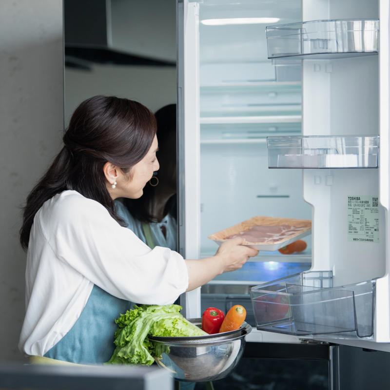 1．見切り品はすぐに冷凍, 2．野菜は鮮度保持袋に移す, 3．残りものは透明な容器に入れる, 保存方法をくふうすれば食材をムダにせずに済む