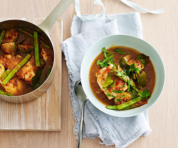 The best curry recipes to work your way through in 2025, Chiang Mai chicken curry , Beef and potato Massaman curry , Korean cauliflower curry , Palisa Anderson’s sour orange fish curry , Kerala-style prawn curry with cauliflower rice , Sri Lankan fish curry , Summer tomato curry with cauliflower rice , Dosas with coconut lentil curry , Roasted cauliflower curry with lime and coriander , Sunda’s fish curry with cucumber salad and coriander chutney , Palisa Anderson’s gaeng keow wan gai (Thai green chicken curry) , Avani’s lamb curry , Ohn no khao swè (Burmese curry chicken noodle soup) , O Tama Carey’s Sri Lankan crab curry , Moreton Bay bug curry with mango , Snapper curry with green beans and coriander , Eggplant and pineapple curry , Mussel curry with pineapple and potato rösti , Helly Raichura’s Mughlai lamb curry (kosha mangsho)