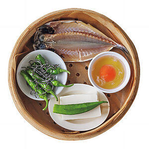 蒸すと素材のうまみが凝縮。シンプルなのに味わいは極上！, ワインに合うサラダや煮込みもたちまち完成, せいろに小皿を並べて旅館のような朝ごはんに, 具材と一緒に蒸すと、麺がしっとり、新食感