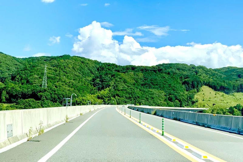 伊豆観光渋滞の現実, 河津渋滞の実態解明, 観光消費増と雇用創出, 災害に強い道路整備, 山岳区間建設費増大, 観光と物流融合道路, 地方経済のけん引道路