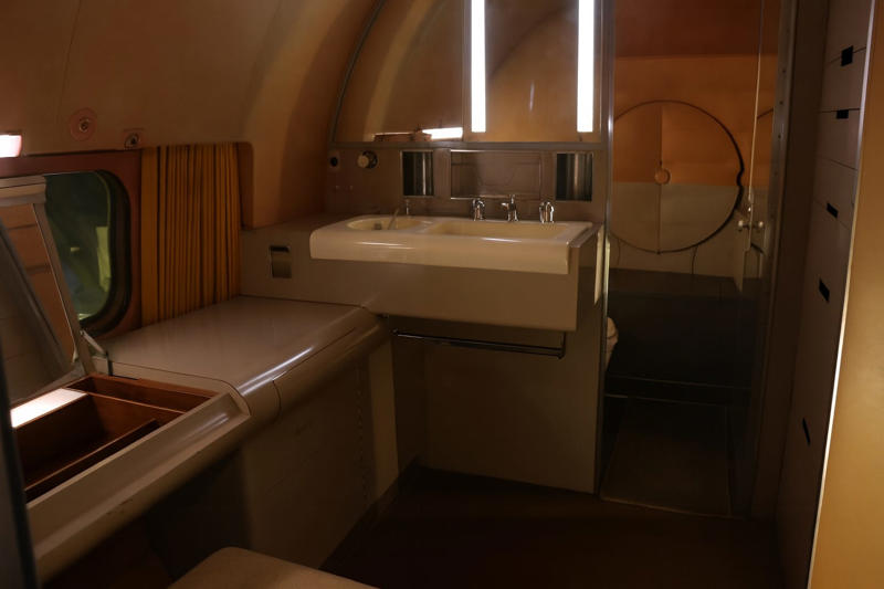 The most luxurious part of the plane was the president's spacious lavatory. The cockpit featured seats for the pilot, copilot, and flight engineer., The radio operator worked out of this room behind the cockpit., Storage areas separated the crew from Eisenhower's presidential workspace., This seating area was used by members of Eisenhower's staff., Eisenhower's presidential stateroom was located toward the back of the plane., The stateroom also featured two couches that could fold down into beds., The most luxurious part of the plane was the president's spacious lavatory.