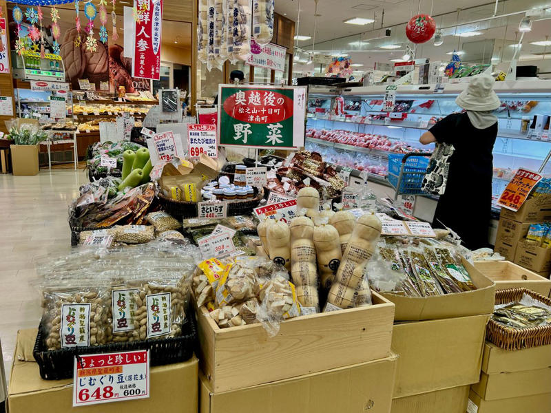 吉池が掲げたポリシー, 備蓄米と輸入米を扱わない宣言をしたワケ, 生産者を守ることも含めて米価を考える, 「新潟への郷土愛」がにじむ品揃え, 自慢の鮮魚売り場, できる限り国産で賄いたい
