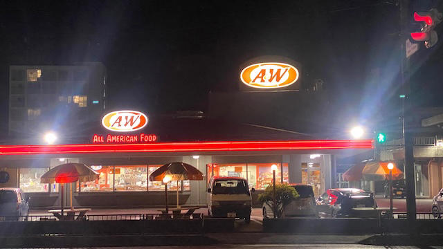 レトロなアメリカが味わえる「A&amp;W」, アメリカらしいフードが魅力, 可愛い！エンダーのオリジナルグッズたち, メッシュロゴキャップ, A&amp;Wスーベニアマグ, 3色フリクションペン, A&amp;Wロゴステッカー, ルーティミニぬいぐるみ, ルーティフィギュアキーホルダー（ルートビアver.）, ルーティクリップペン, スケッチブックカレンダー（書き込みタイプ）, 通販でも買えるの？
