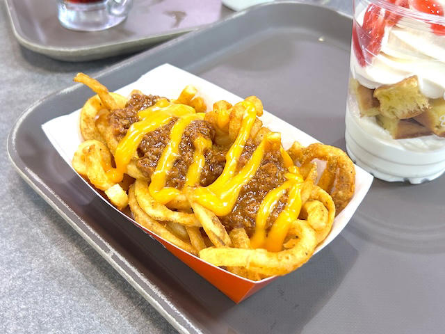 レトロなアメリカが味わえる「A&amp;W」, アメリカらしいフードが魅力, 可愛い！エンダーのオリジナルグッズたち, メッシュロゴキャップ, A&amp;Wスーベニアマグ, 3色フリクションペン, A&amp;Wロゴステッカー, ルーティミニぬいぐるみ, ルーティフィギュアキーホルダー（ルートビアver.）, ルーティクリップペン, スケッチブックカレンダー（書き込みタイプ）, 通販でも買えるの？