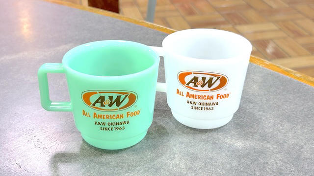 レトロなアメリカが味わえる「A&amp;W」, アメリカらしいフードが魅力, 可愛い！エンダーのオリジナルグッズたち, メッシュロゴキャップ, A&amp;Wスーベニアマグ, 3色フリクションペン, A&amp;Wロゴステッカー, ルーティミニぬいぐるみ, ルーティフィギュアキーホルダー（ルートビアver.）, ルーティクリップペン, スケッチブックカレンダー（書き込みタイプ）, 通販でも買えるの？