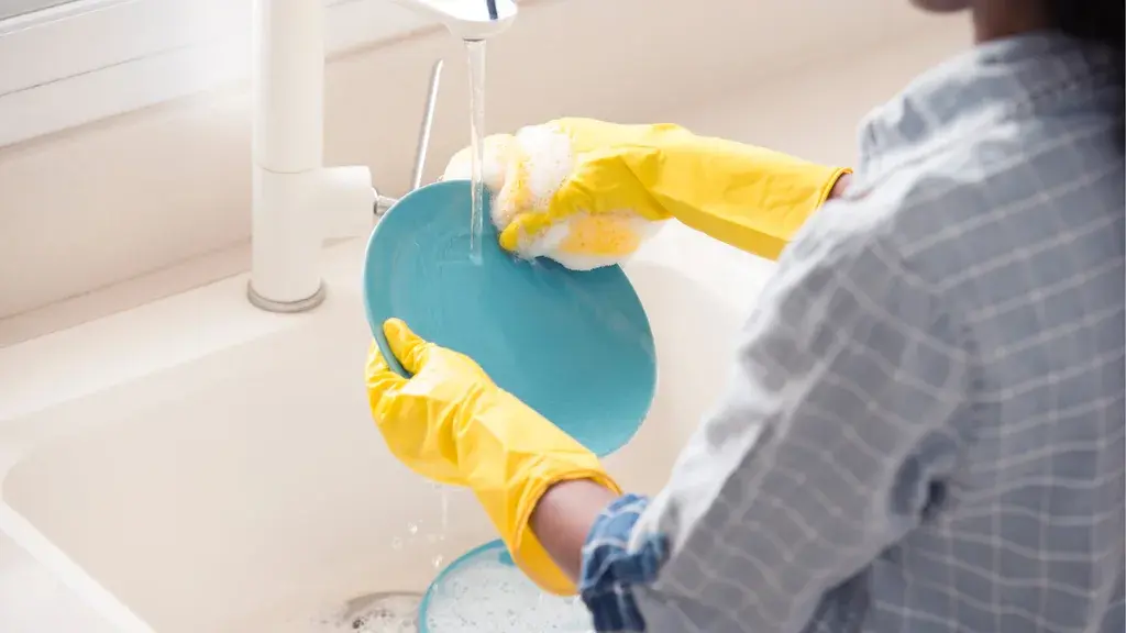 What is solid dish soap?, Can you really wash dishes with bar soap?, How does bar soap clean dishes?, How to wash dishes with bar soap (step-by-step), Advantages of dish soap bars, Things to consider before switching