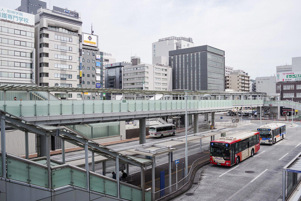 ■新横浜駅と横浜駅, ■新幹線が作った横浜の町, ■充実した直通アクセス, ■物凄く極端な路線バス事情, ■新横随一のレア路線, ■間を取り持つ生活路線, ■距離と時間に圧倒