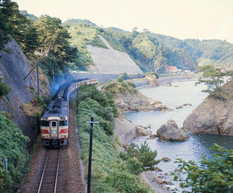 豪快なエンジン音とパワフルな走り, 電化間近の山岳路線を疾走, 時刻表の表紙を飾った「やくも」の1枚, 山陰や四国での大活躍, どう撮る？キハ181系, キハ181系の「晴れ舞台」