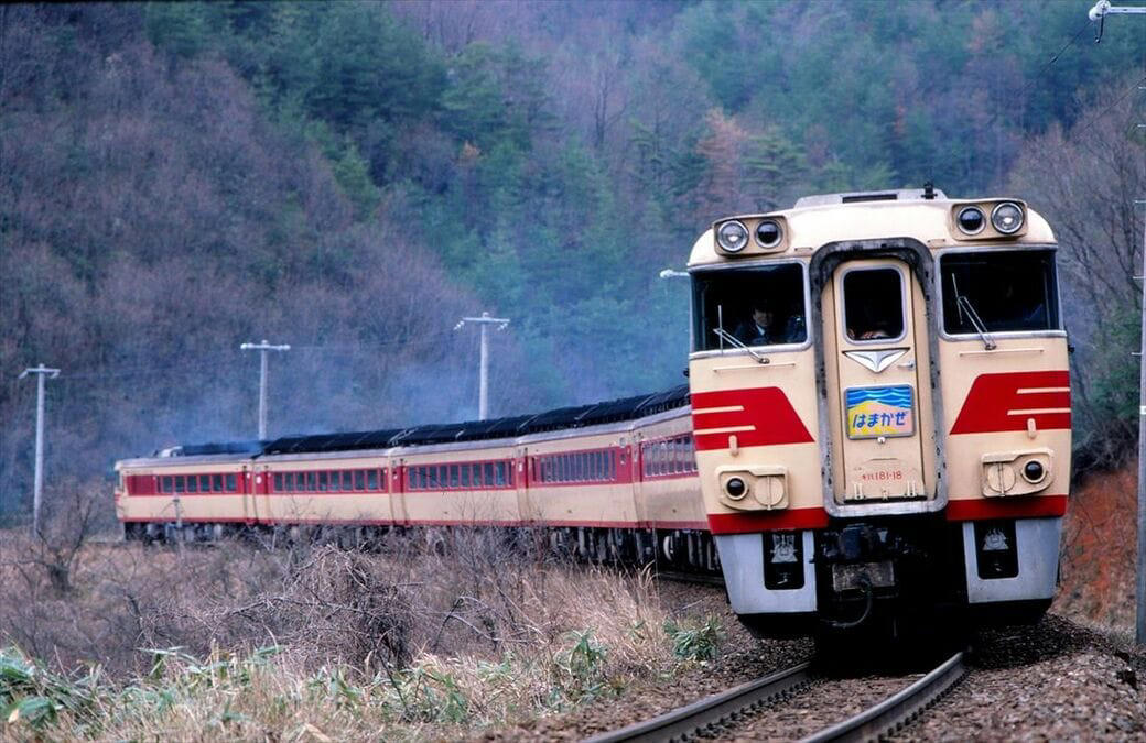 豪快なエンジン音とパワフルな走り, 電化間近の山岳路線を疾走, 時刻表の表紙を飾った「やくも」の1枚, 山陰や四国での大活躍, どう撮る？キハ181系, キハ181系の「晴れ舞台」
