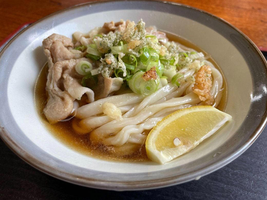 思い出の「麺や」, 地元民御用達なので、混まない！, とても行きやすいところにある, お値段お手頃、味最高, いろんなメニューでみんな楽しめる, 「麺や」から香川のいろいろなうどん屋をめぐってみよう（今度は観光で！）, やっぱり「麺や」は最高のチェーン店