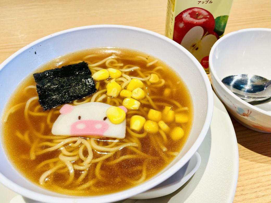 幼児から食べ盛りまでカバーする内容, 安定の「選べるおもちゃ」に子どもは大喜び, 子育て中の親たちが丸源ラーメンを選ぶ理由, 親子3人で夜ご飯を食べる場合の予算感, 丸源ラーメンはファミレスよりも使い勝手がいいかもしれない