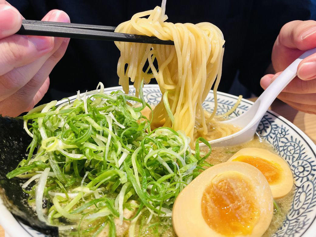 幼児から食べ盛りまでカバーする内容, 安定の「選べるおもちゃ」に子どもは大喜び, 子育て中の親たちが丸源ラーメンを選ぶ理由, 親子3人で夜ご飯を食べる場合の予算感, 丸源ラーメンはファミレスよりも使い勝手がいいかもしれない