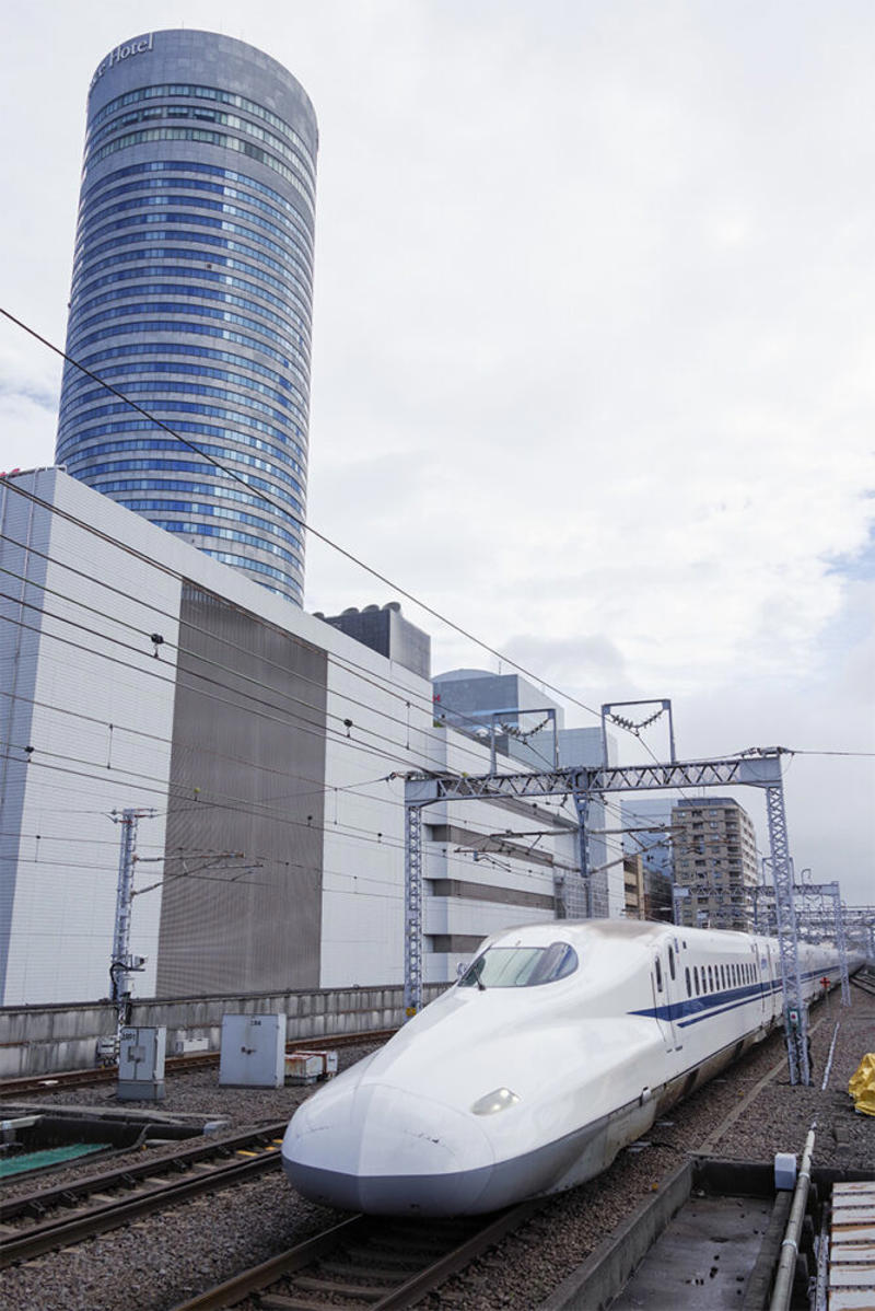 ■新横浜駅と横浜駅, ■新幹線が作った横浜の町, ■充実した直通アクセス, ■物凄く極端な路線バス事情, ■新横随一のレア路線, ■間を取り持つ生活路線, ■距離と時間に圧倒