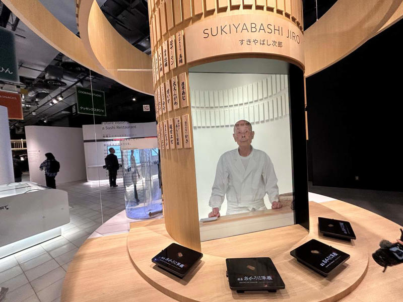 27館ある国内パビリオン, ガンダムパビリオン：未来の宇宙体験と実物大ガンダム, 「PASONA NATUREVERSE」：鼓動する「iPS心臓」展示, ８つのシグネチャーパビリオン, 「Dialogue Theater–いのちのあかし–」, 休憩スポット、歩き疲れたら絶品スイーツで一息, 感動のフィナーレへ、閉幕セレモニーの期待, 万博の残り1か月を最大限に楽しむために, 会場内を歩き、景色を楽しむのも良いものです, 夕景や夜間のライトアップされた万博会場めぐりもおすすめ