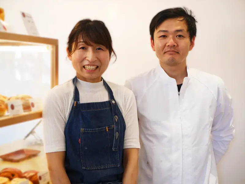 出会いがきっかけに, 口溶け食感に驚く、至福の一口。特製バゲット, 吸い付くようなしっとり感、角食, 葉山で育む、日常のパン文化