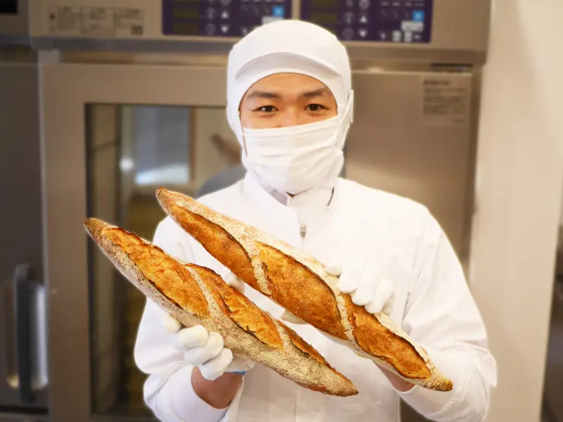 出会いがきっかけに, 口溶け食感に驚く、至福の一口。特製バゲット, 吸い付くようなしっとり感、角食, 葉山で育む、日常のパン文化