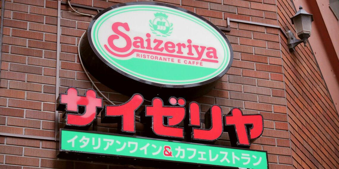 外食業界は悪くなっているように見えないが…, サイゼリヤが客数を増やし続けられる理由, 実質賃金マイナスの深刻な影響, 外食利用頻度を減らす人が一定数増え続ける見込み, 逆境の今を逆手に取って支持者を増やすサイゼリヤ