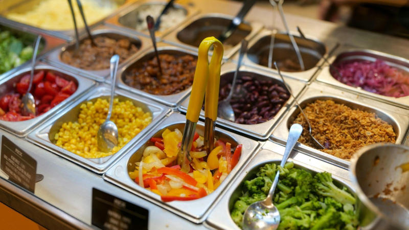 Choose Gut-Friendly Foods: Eat light, non-greasy meals before and during travel. Skip carbonated beverages, fried foods and high-gas culprits like beans, onions and broccoli. Instead, go for simple options such as rice, soups, lean proteins, fruits, yogurt, plain crackers or a handful of nuts. (Image: Canva)