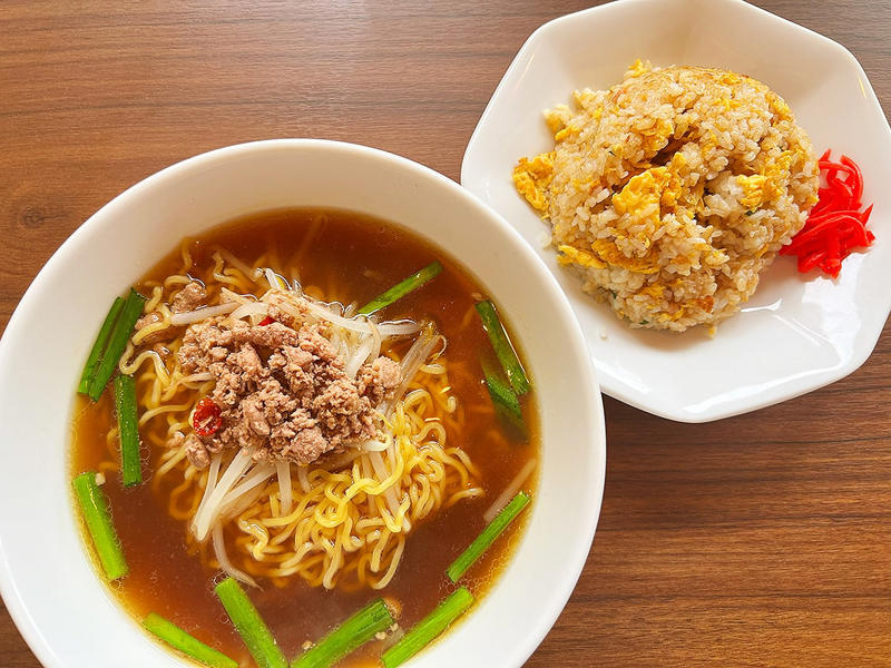 『中華料理 昇龍軒 新潟白山店』とは, 【定番ランチ】「台湾ラーメン＋五目炒飯」, 【ガタチラのイチオシ】「豚骨台湾ラーメン＋天津飯」, 【人気の一品】「エビチリ」, メニュー(2025年9月9日時点)