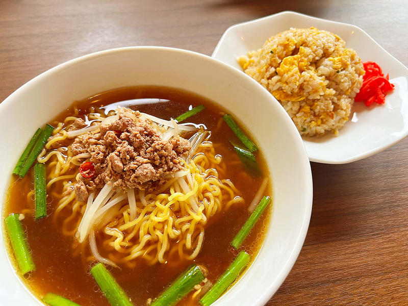 『中華料理 昇龍軒 新潟白山店』とは, 【定番ランチ】「台湾ラーメン＋五目炒飯」, 【ガタチラのイチオシ】「豚骨台湾ラーメン＋天津飯」, 【人気の一品】「エビチリ」, メニュー(2025年9月9日時点)