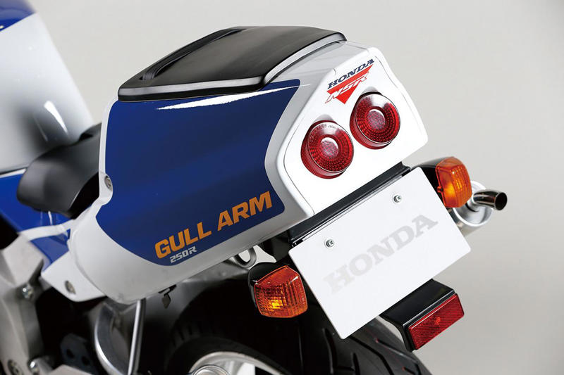 ホンダ「NSR250R」（MC21・1990年）特徴, ホンダ「NSR250R」（MC21・1990年）各部装備・ディテール解説, ホンダ「NSR250R」（MC21・1990年）主なスペック・販売当時価格, ホンダ「NSR250R」（MC21・1990年-1992年）カラー＆カタログ紹介, 関連のおすすめ記事