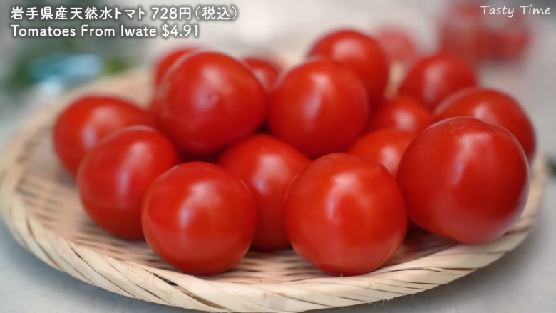 ・ニュージーランド産 ソニヤりんご, ・リアルシュリンプ, ・Puriti プレミアム マヌカハニー UMF10+, ・イングリッシュマフィン, ・JONES DAIRY FARM ポークパティ（冷凍）, ・Nuttelex バター風味オリーブオイルスプレッド, ・Kirkland Signature オートミール, ・岩手県産 天然水トマト, ・新潟県産えりんぎ, ・国産品 さくらどり むね肉, ・NISSIN クリーミートムヤムシュリンプ ヌードル, ・南アフリカ産 ルビーグレープフルーツ, ・Soignon ゴートチーズ, ・Plecia クレープバウム, ・OURHOME グリーンリーフキムチ