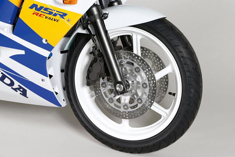 ホンダ「NSR250R」（MC21・1990年）特徴, ホンダ「NSR250R」（MC21・1990年）各部装備・ディテール解説, ホンダ「NSR250R」（MC21・1990年）主なスペック・販売当時価格, ホンダ「NSR250R」（MC21・1990年-1992年）カラー＆カタログ紹介, 関連のおすすめ記事