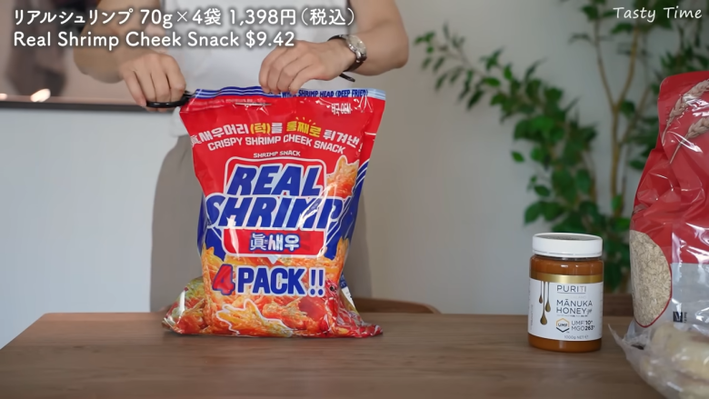 ・ニュージーランド産 ソニヤりんご, ・リアルシュリンプ, ・Puriti プレミアム マヌカハニー UMF10+, ・イングリッシュマフィン, ・JONES DAIRY FARM ポークパティ（冷凍）, ・Nuttelex バター風味オリーブオイルスプレッド, ・Kirkland Signature オートミール, ・岩手県産 天然水トマト, ・新潟県産えりんぎ, ・国産品 さくらどり むね肉, ・NISSIN クリーミートムヤムシュリンプ ヌードル, ・南アフリカ産 ルビーグレープフルーツ, ・Soignon ゴートチーズ, ・Plecia クレープバウム, ・OURHOME グリーンリーフキムチ