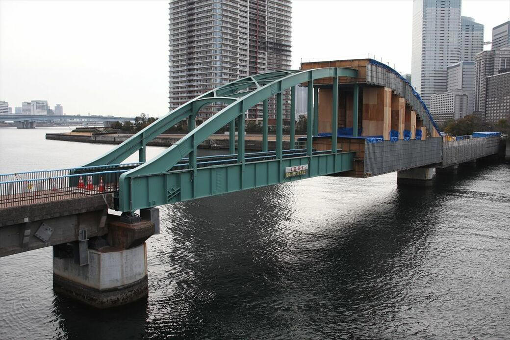 都内唯一の非電化路線, 国鉄の図面に「高架旅客ホーム」, 鉄道貨物衰退で計画に変化, LRT構想が再調査へ, 専用線の橋梁は遊歩道に