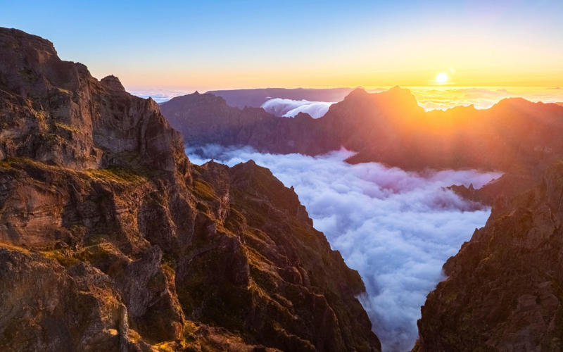 Uluru, Australia, Feasible flight, Eagle-eyed tip, The Great Wall of China, China, Feasible flights, Eagle-eyed tip, Mount Everest, Nepal, Feasible flights, Eagle-eyed tip, Pico, Portugal, Feasible flights, Eagle-eyed tip, Mount Fuji, Japan, Feasible flights, Eagle-eyed tip, Mount Kilimanjaro, Tanzania, Feasible flight, Eagle-eyed tip, The Grand Canyon, USA, Feasible flight, Eagle-eyed tip, The Hoover Dam, USA, Feasible flights, Eagle-eyed tip, The Golden Gate Bridge, USA, Feasible flights, Eagle-eyed tip, The Pyramids, Egypt, Feasible flights, Eagle-eyed tip