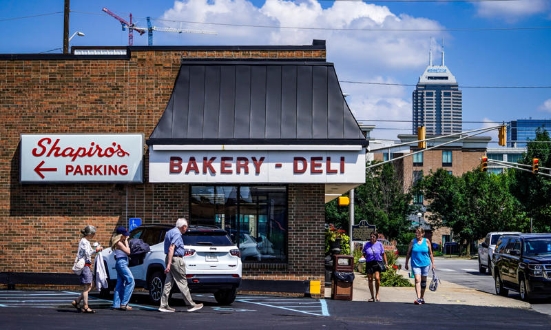 The Rathskeller, St. Elmo, Shapiro's Delicatessen, The Workingman's Friend , Hollyhock Hill, Iaria's Italian Restaurant, MCL Cafeterias, Bar-B-Q Heaven, Steer-In, Nick's Chili Parlor, Café Patachou