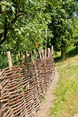 1. Bamboo Panel Fence, 2. Pallet Fence, 3. Lattice Fence, 4. Living Fence, 5. Dead Hedge, 6. Repurposed Material Fence