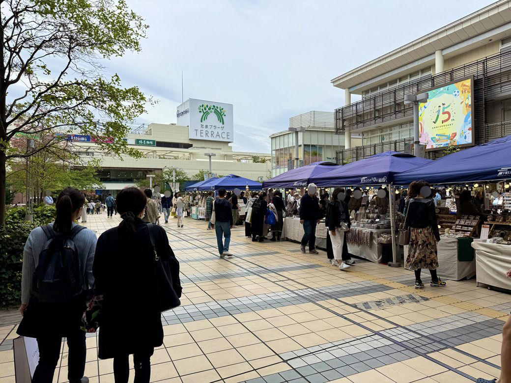 なぜ、こんなにも人が集まるのか？鍵は"この広場"にあった, なぜ「誰にとってもちょうどいい」と感じるのか？, “かつて30代”はいま70代──街が歳をとるということ, 一つの商業施設が、街を救った──「テラス」の15年, 新陳代謝する街・たまプラーザ