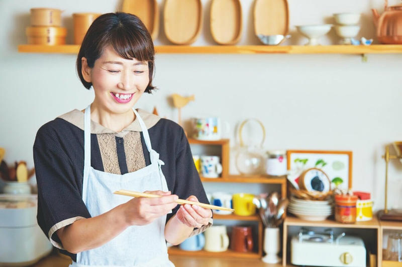 ●4：20　お弁当づくり＆撮影開始, ●5：20　朝ごはんは手間をかけない, ●5：30　キッチンを片付けてお道具をねぎらう, ●6：00　5分でも外を見てほっとひと息, ●6：30　夫を仕事へ見送る, ●6：40 コーヒーをいれてリラックスタイムへ, ●前日の夜にほとんど仕込む, ●お弁当のラフを書いておく