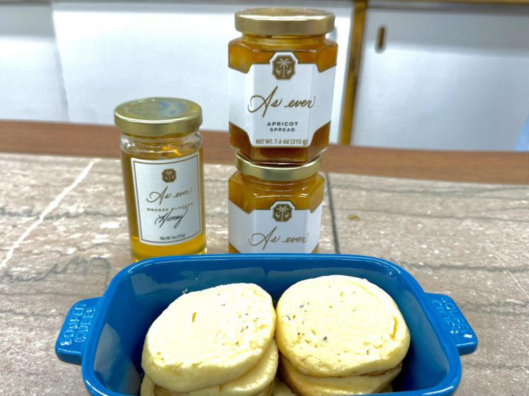 The shortbread Marmalade: More of a British staple, A slightly bashed box, The shortbread, An expert opinion, As Ever: Signs of improvement