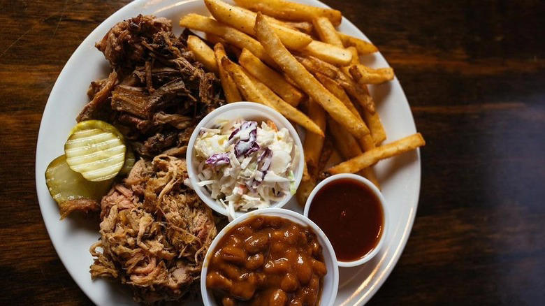 Drifters Tennessee Barbeque Joint Whitt's Barbecue, Bar-B-Cutie Smokehouse, Mary's Old Fashioned Pit Bar-B-Que, Drifters Tennessee Barbeque Joint, Loveless Cafe, Bringle's Smoking Oasis, Butchertown Hall, Martin's Bar-B-Que Joint, Edley's Bar-B-Que, Peg Leg Porker