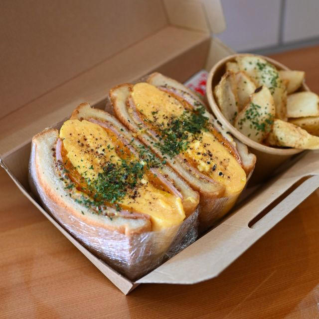 【梅田】炒飯好きの楽園「大阪炒飯倶楽部」, 【なんば】ボリューム系サンドイッチ専門店「チャームサイドサンドイッチ大阪なんば店」, 【中崎町】“薬膳×スパイス”がテーマの「Wabi cafe」, 【中津】アメリカンダイナー「Wythe Club」, 【鶴橋】韓国本場ナッコプセ専門店「サウィ食堂」