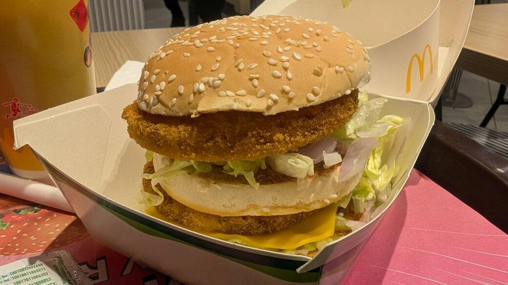 美しいたたずまいのマック, 「海外旅行でマック」の敗北感, マックは灯台のような存在, ご当地メニューが世界一周の楽しみに, インドでマハラジャマックを食べる, マックのない国もあった